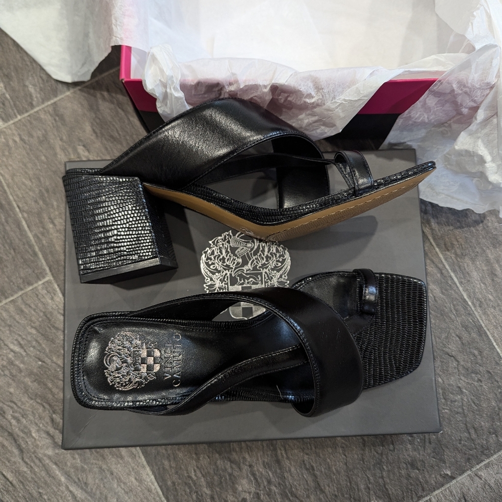 VINCE CAMUTO LEATHER SANDALS